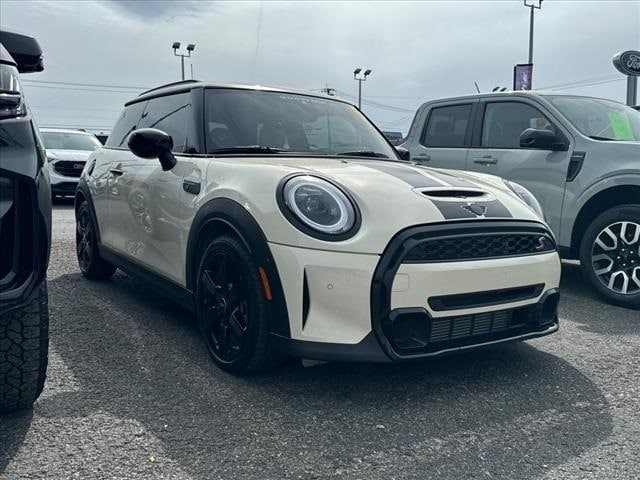2023 MINI 3 Door S's photo