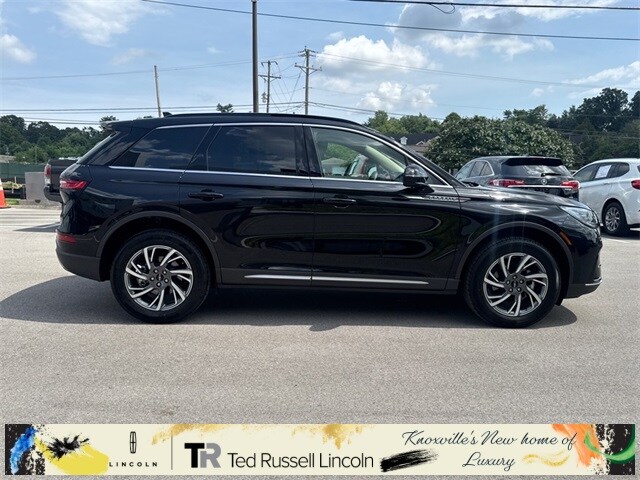 2025 Lincoln Corsair Premiere photo 3