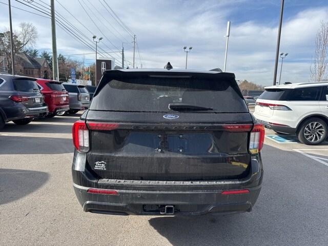 2025 Ford Explorer ST-Line photo 2
