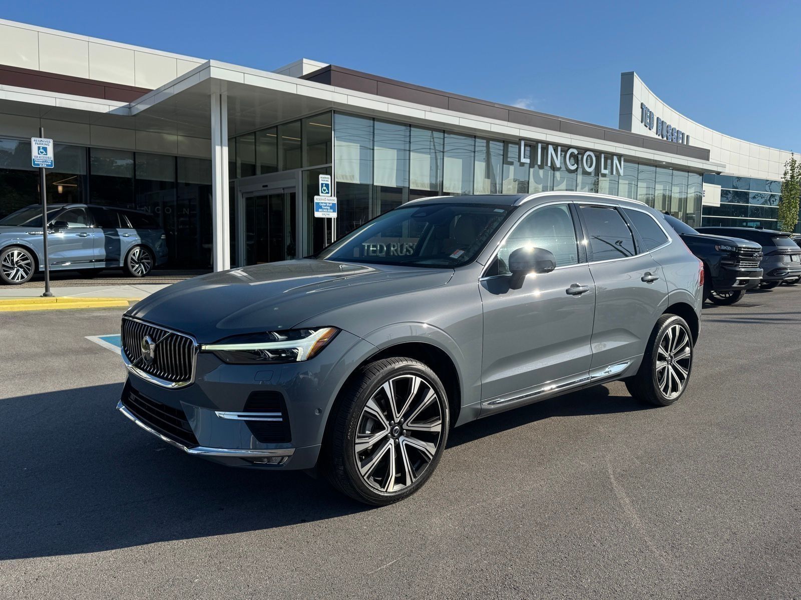 2023 Volvo XC60 B5 Ultimate Bright Theme FWD's photo