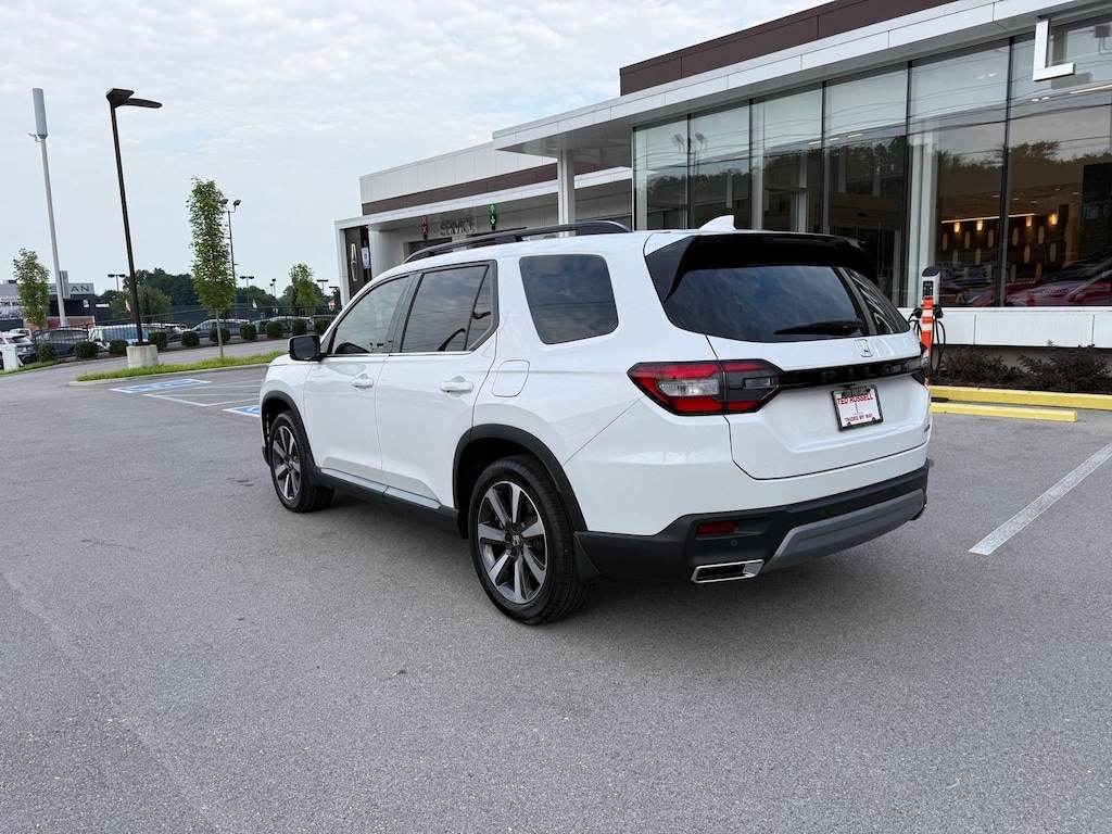 Used 2025 Honda Pilot Touring SUV