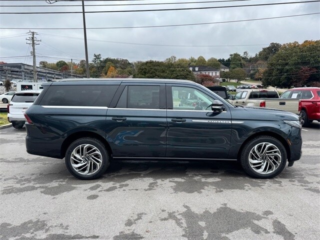 2025 Lincoln Navigator L Reserve photo 3