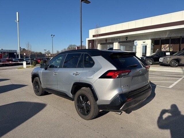2020 Toyota RAV4 Hybrid XSE photo 2