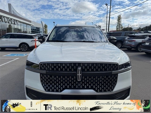 2025 Lincoln Navigator L Reserve photo 2