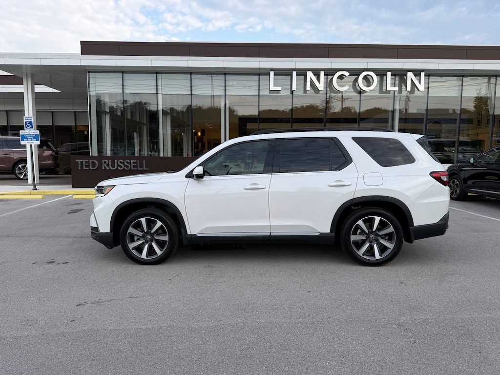 Used 2025 Honda Pilot Touring SUV