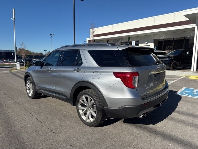2024 Ford Explorer Platinum photo 2