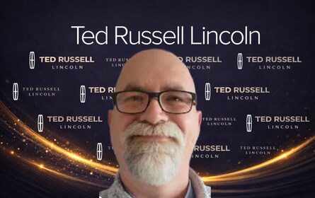 Staff member TOBIAS QUEEN from ID_0fc95d0a33ad