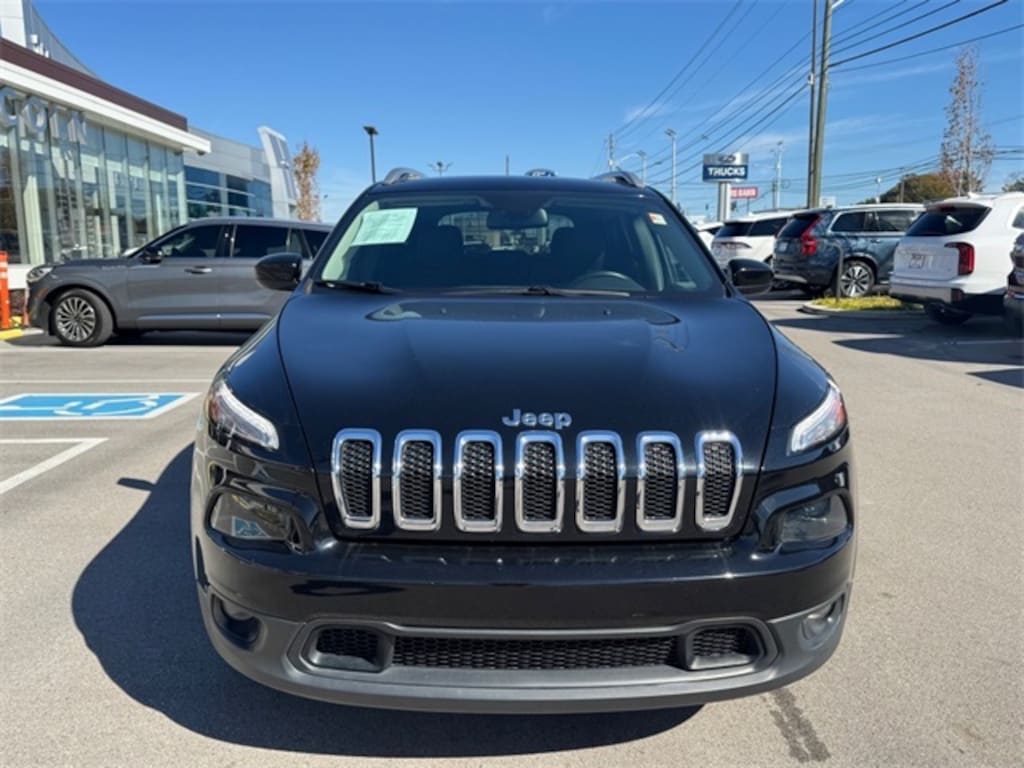 Used 2018 Jeep Cherokee Latitude Plus FWD SUV