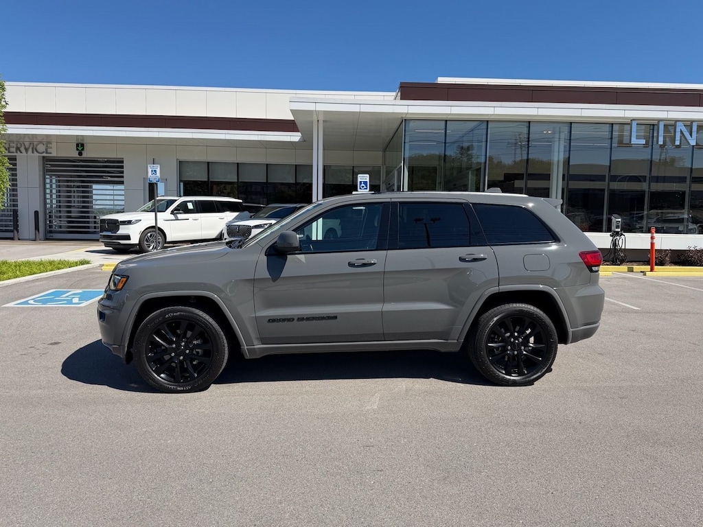Used 2020 Jeep Grand Cherokee Laredo SUV