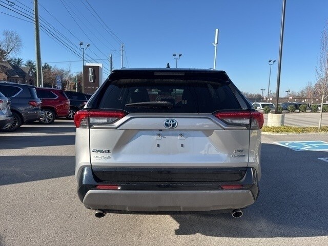 2020 Toyota RAV4 Hybrid XSE photo 3