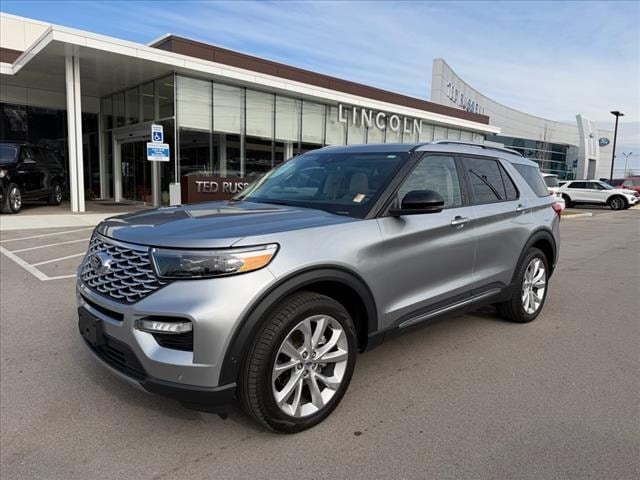 2024 Ford Explorer Platinum's photo
