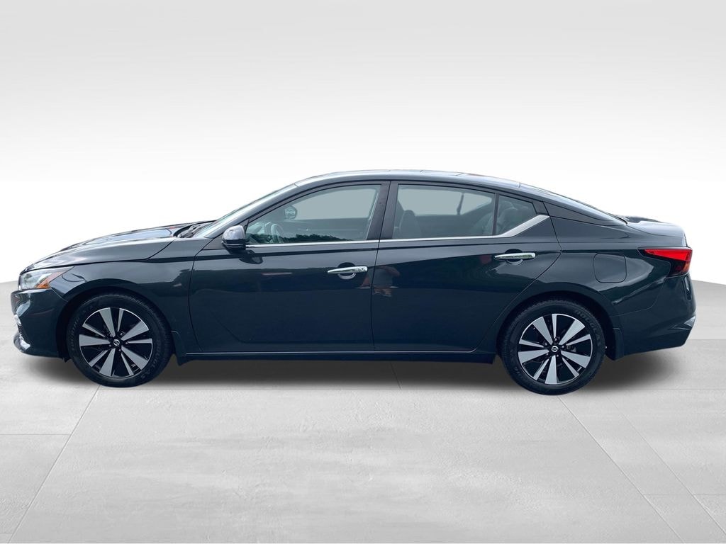 Used 2022 Nissan Altima 2.5 SV Sedan