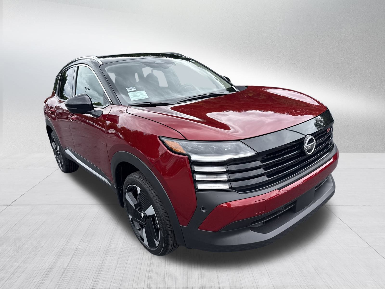 2025 Nissan Kicks SR photo 3