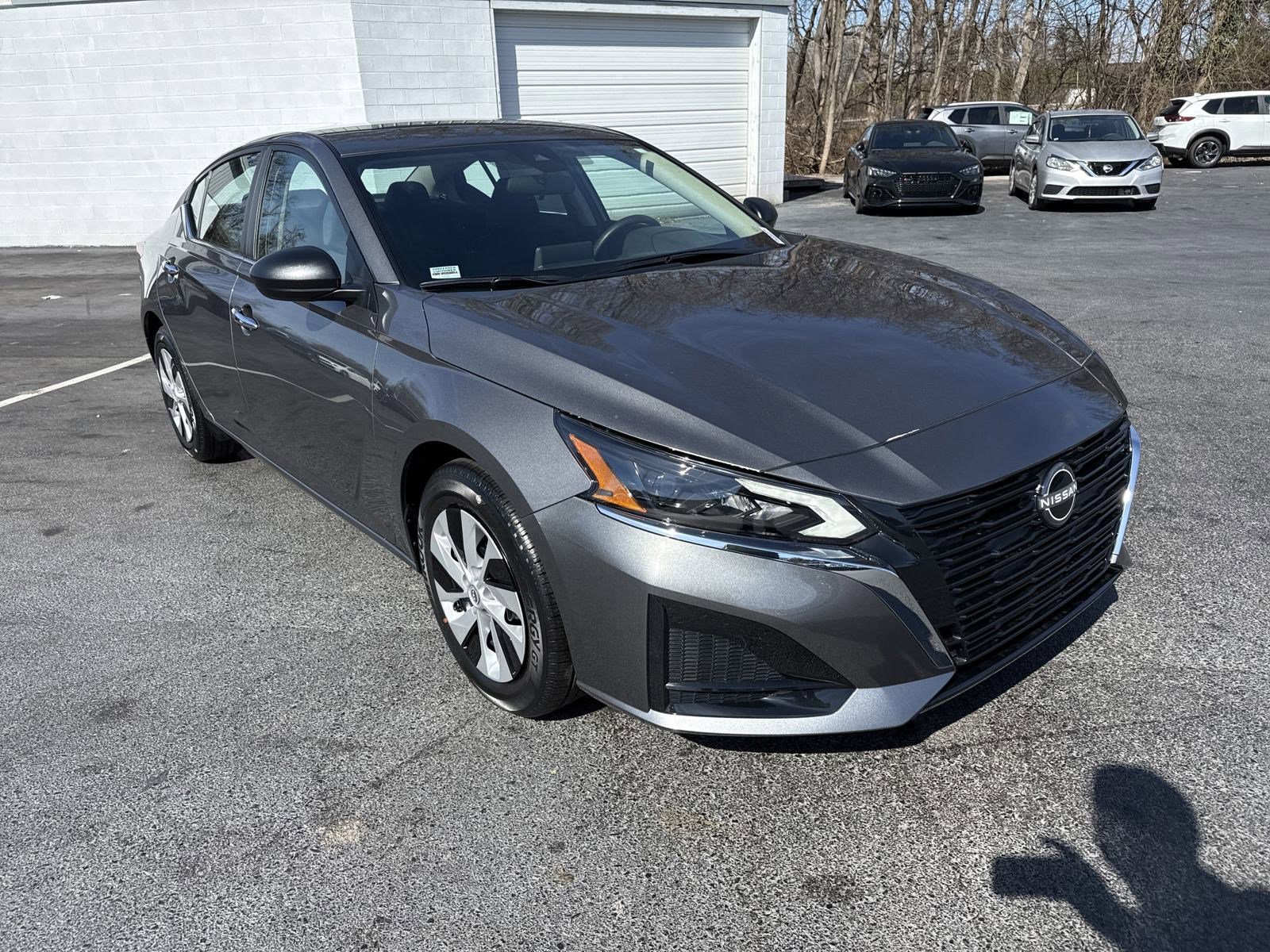 2025 Nissan Altima S photo 3