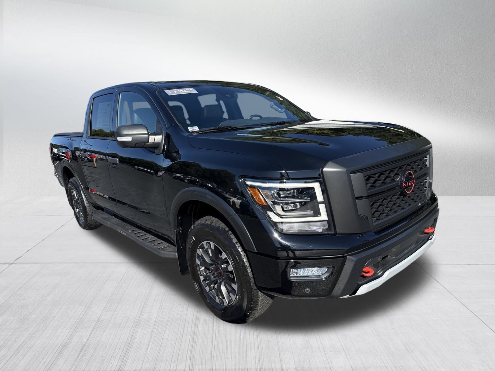 2023 Nissan Titan PRO-4X photo 3
