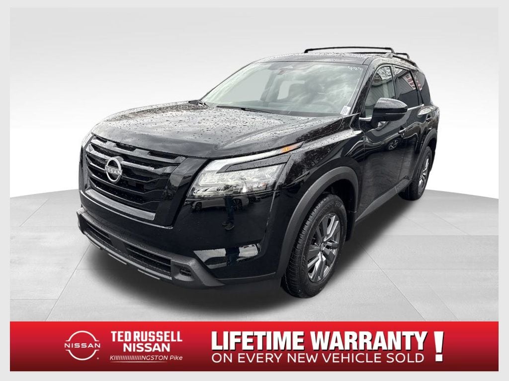 2025 Nissan Pathfinder SV's photo