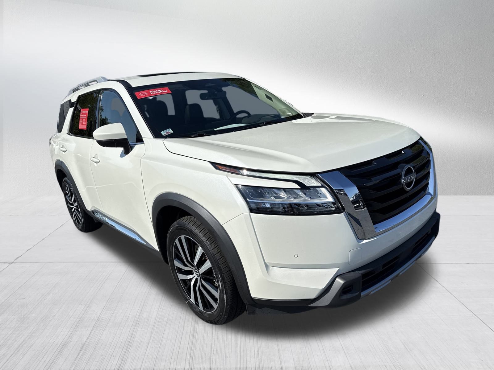 2023 Nissan Pathfinder Platinum photo 3