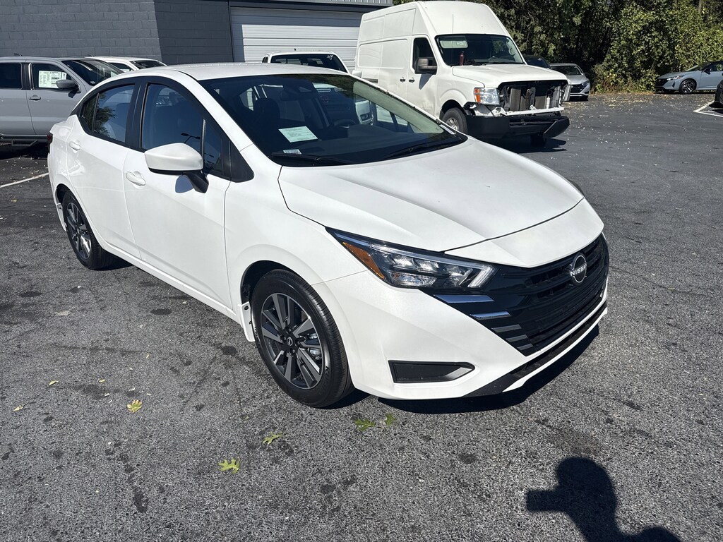 New 2025 Nissan Versa 1.6 SV Sedan