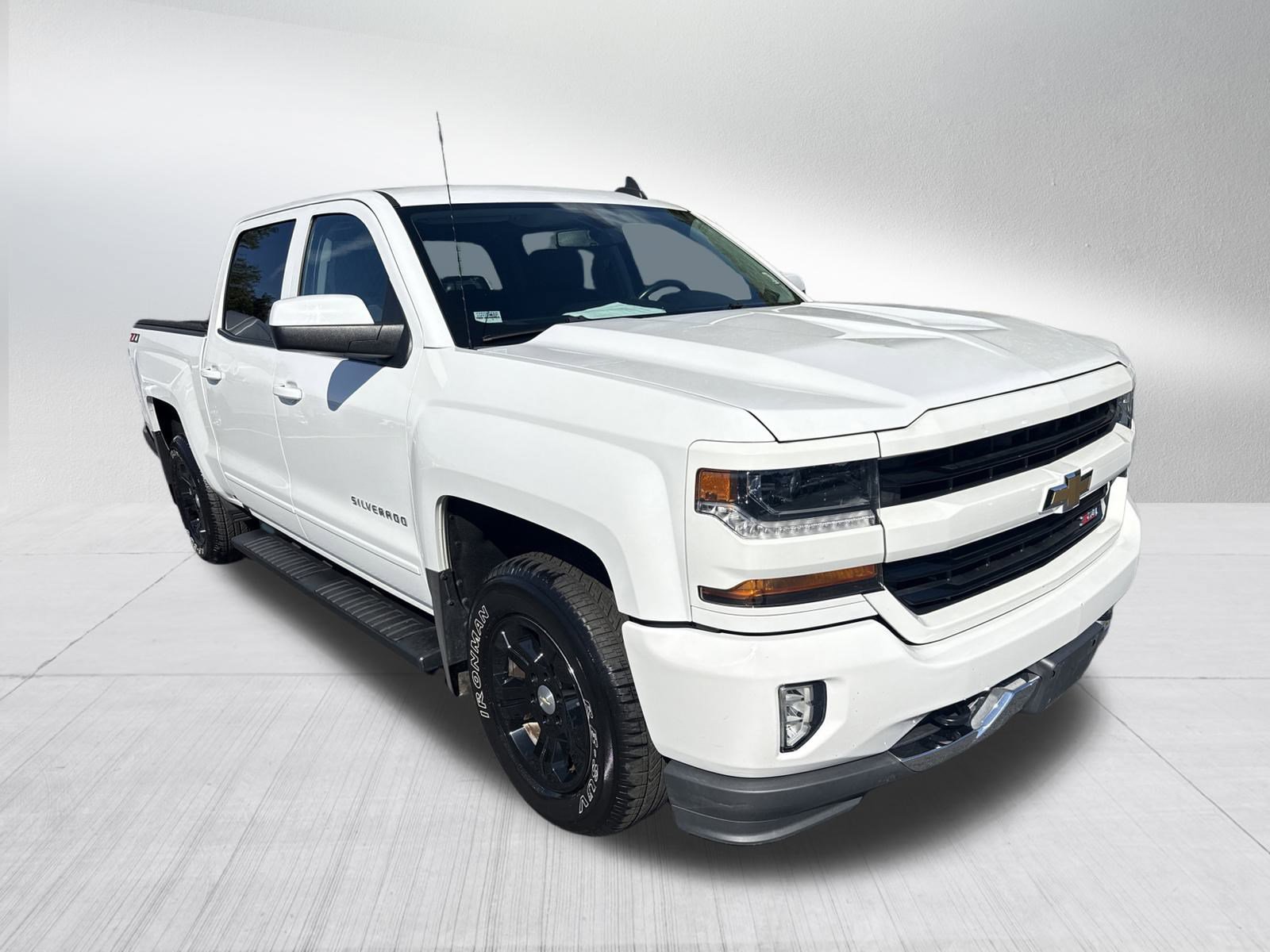 2018 Chevrolet Silverado 1500 LT photo 3