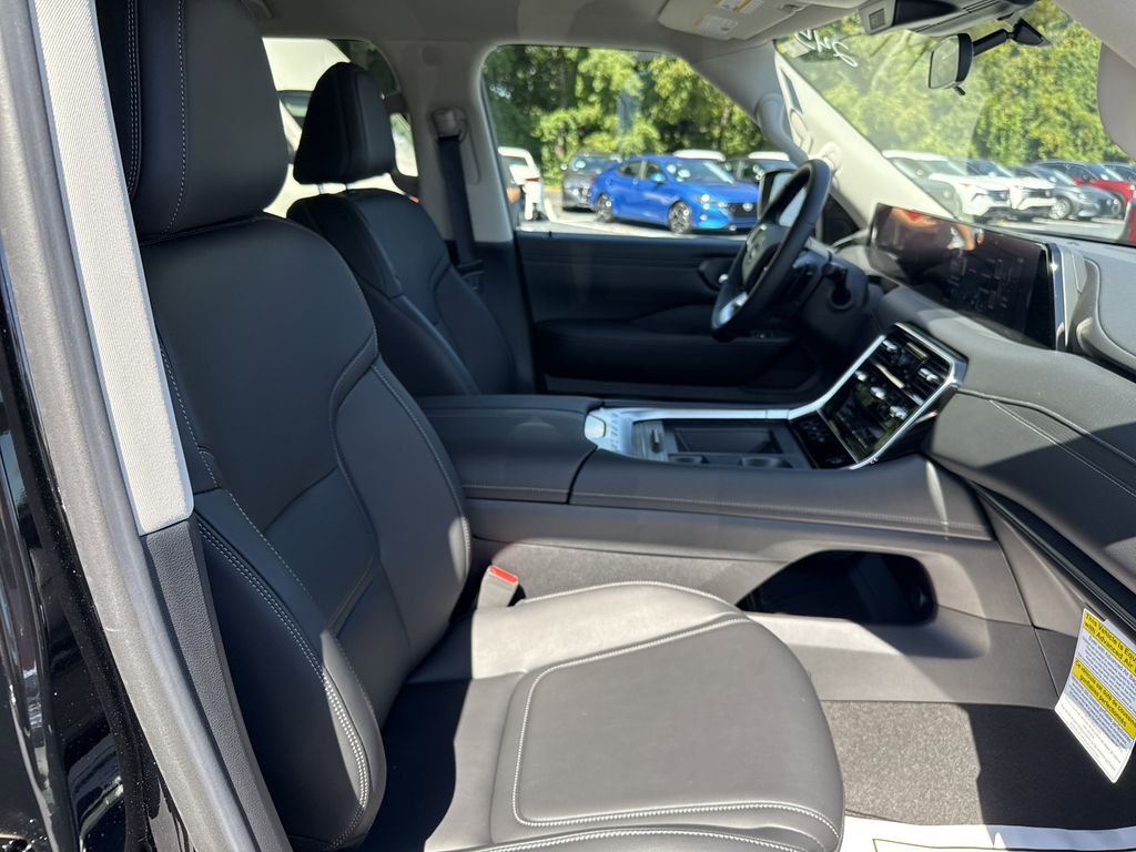 2025 Nissan Armada SV - Photo 17