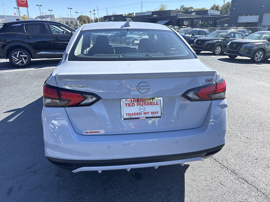 New 2025 Nissan Versa 1.6 SR Sedan