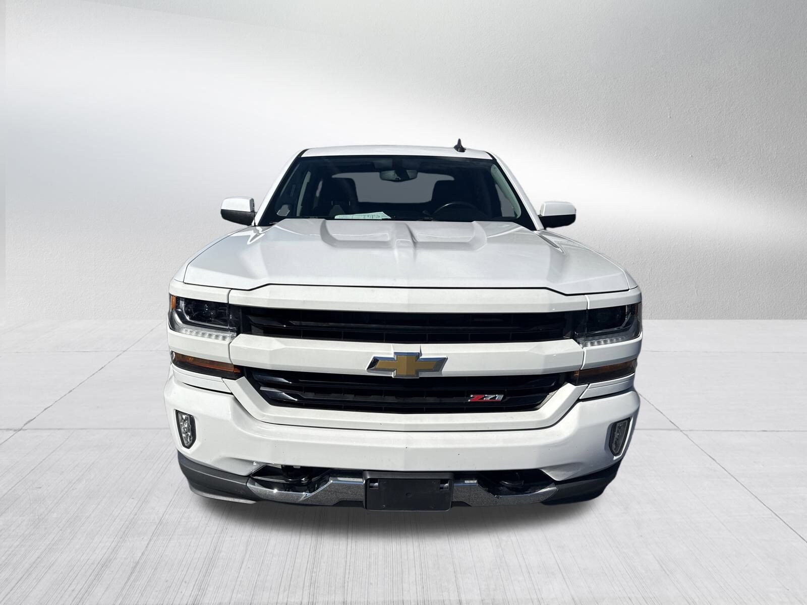 2018 Chevrolet Silverado 1500 LT photo 2