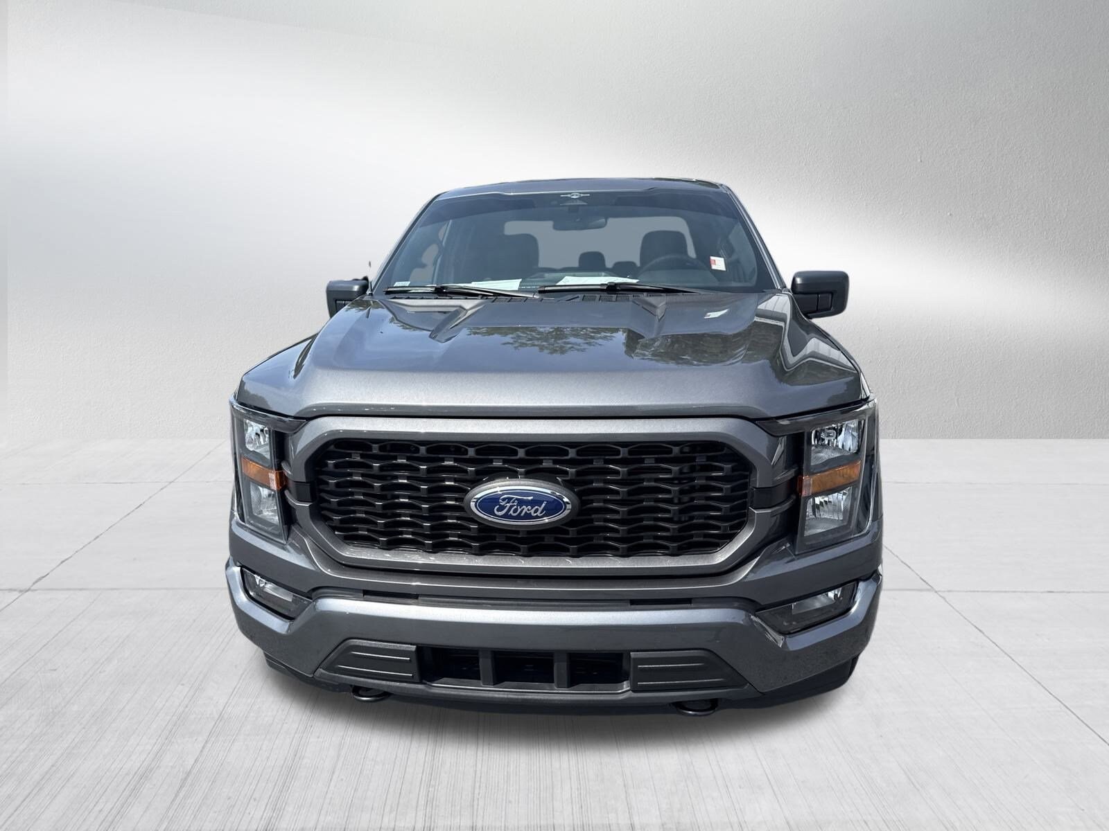 2023 Ford F-150 photo 2