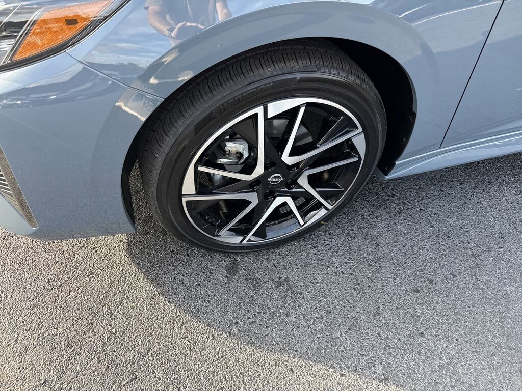 New 2025 Nissan Sentra SR Sedan