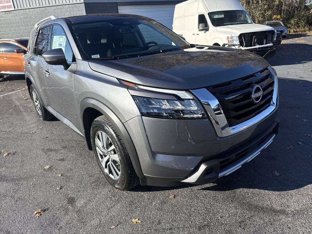 New 2025 Nissan Pathfinder SL SUV