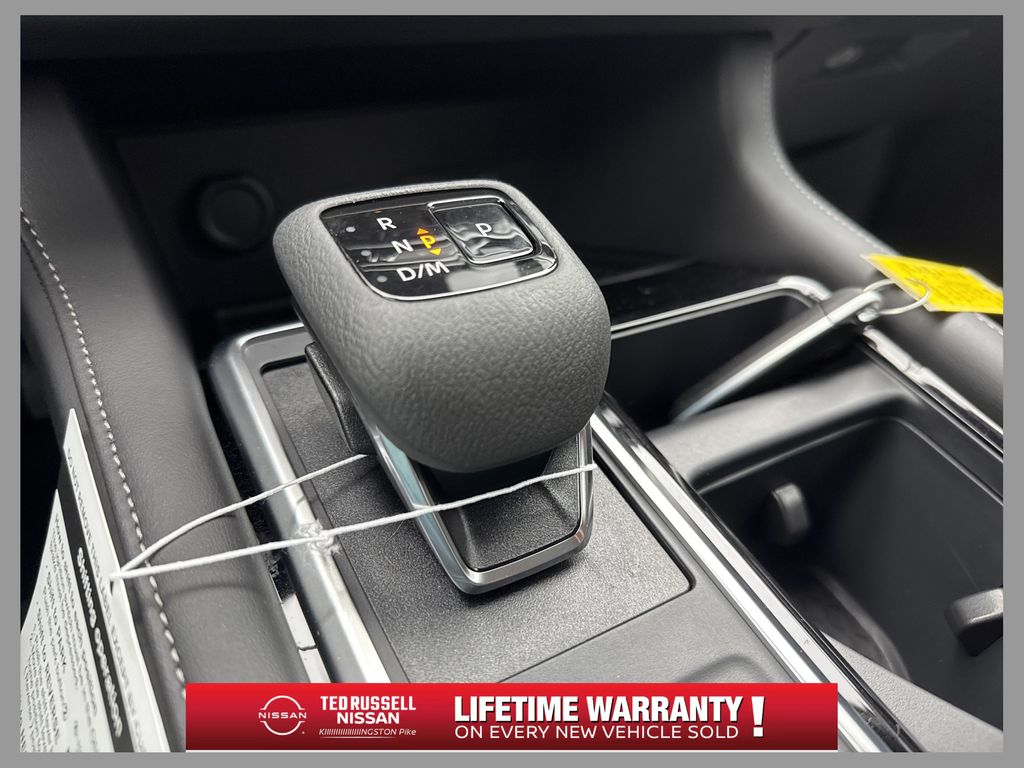 2025 Nissan Pathfinder SL's photo