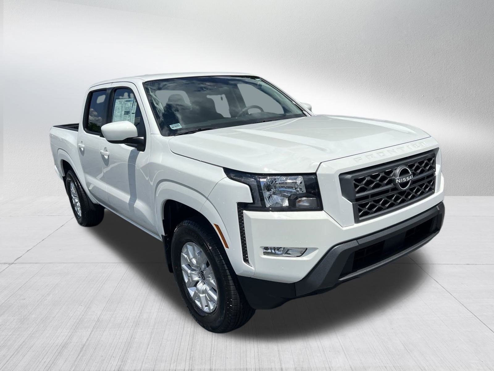 2024 Nissan Frontier SV photo 3