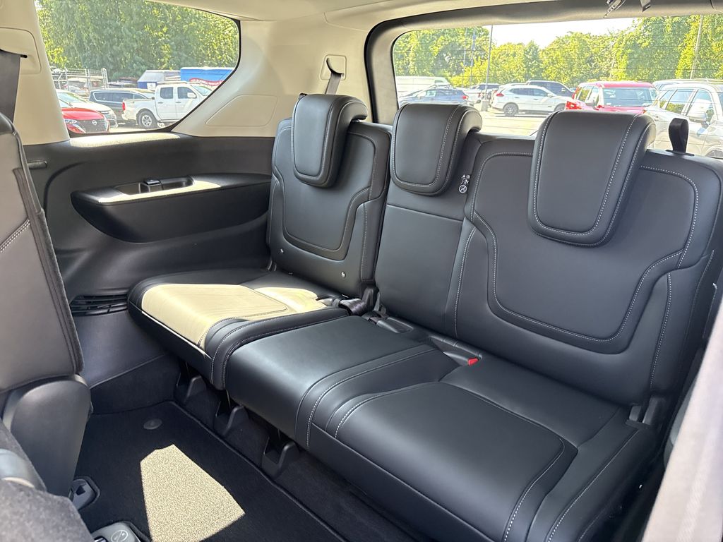 2025 Nissan Armada SV - Photo 26
