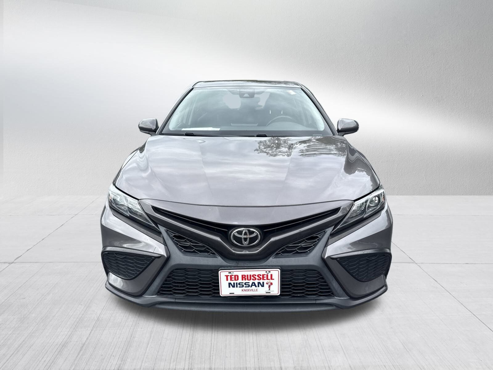 2021 Toyota Camry SE photo 2