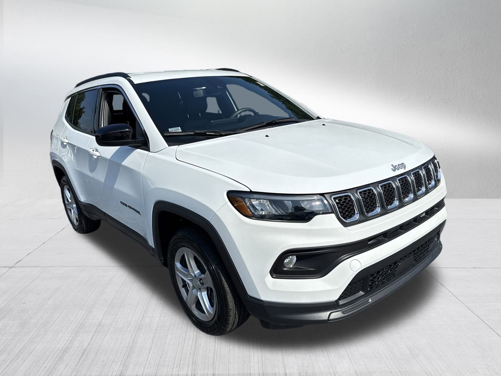 2024 Jeep Compass Latitude photo 3