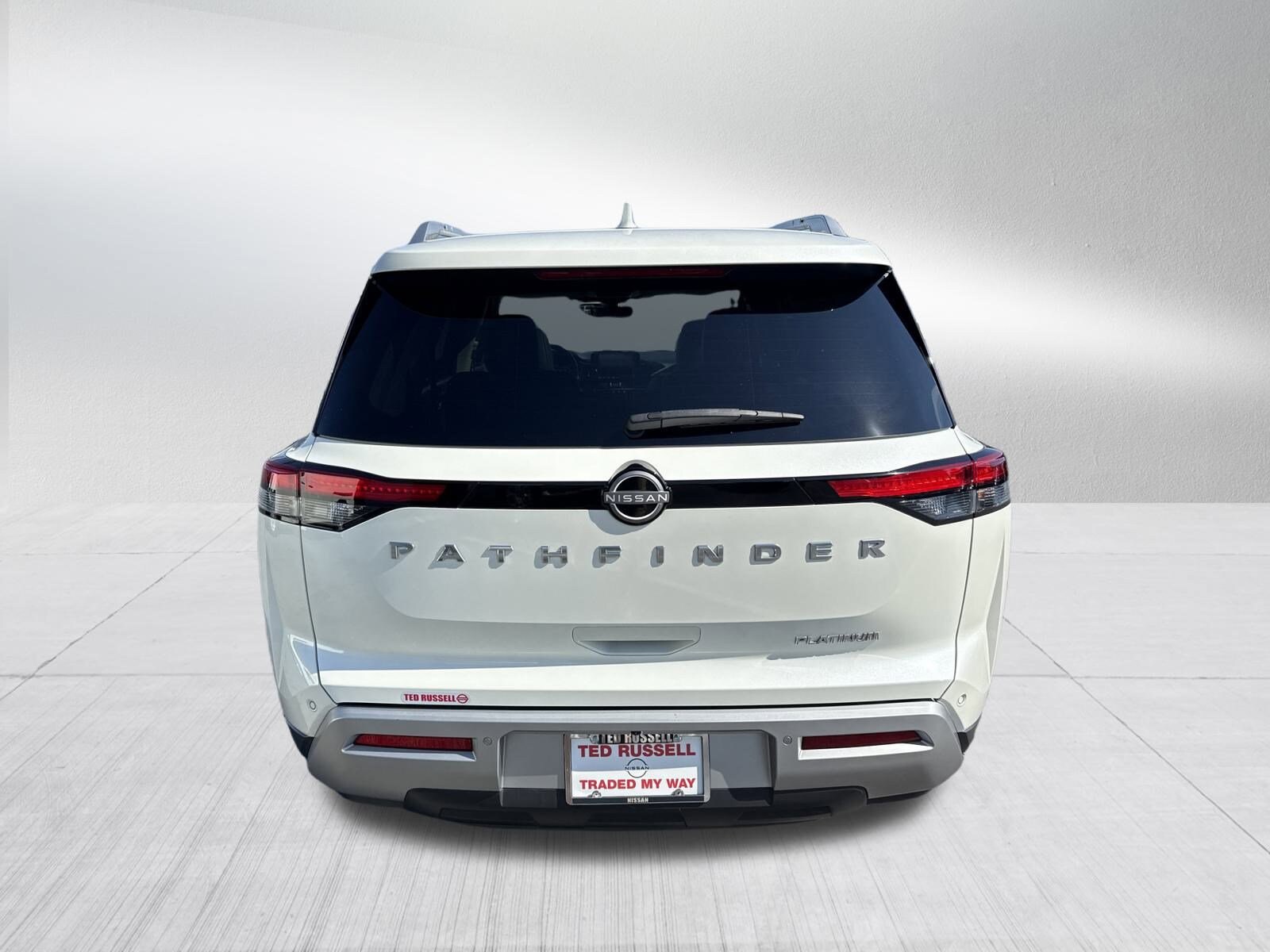 2023 Nissan Pathfinder Platinum photo 4