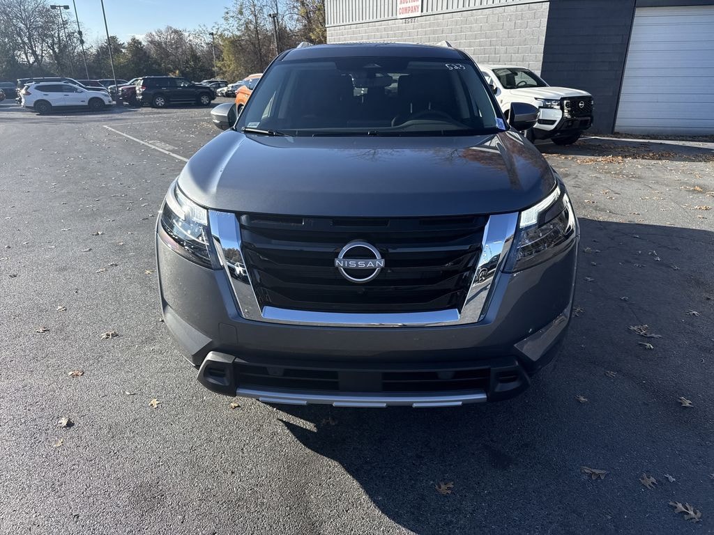 New 2025 Nissan Pathfinder SL SUV