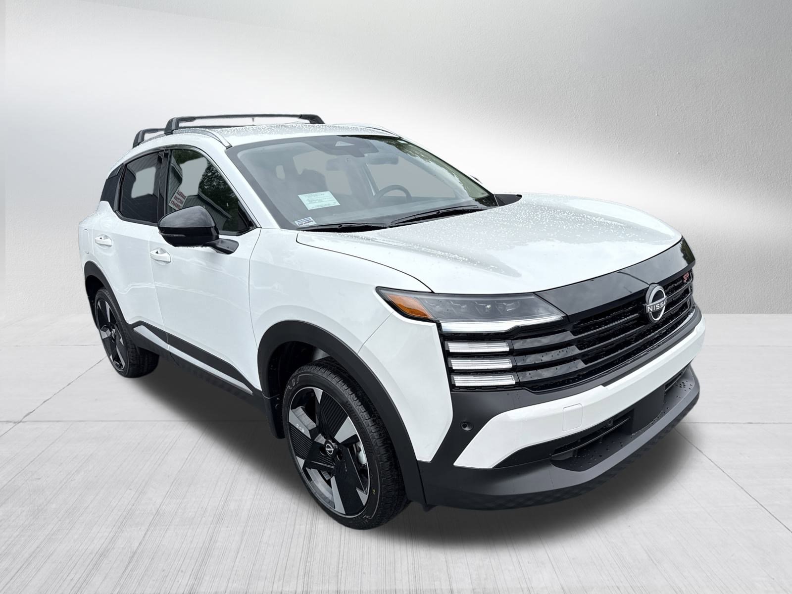 2026 Nissan Kicks SR photo 3