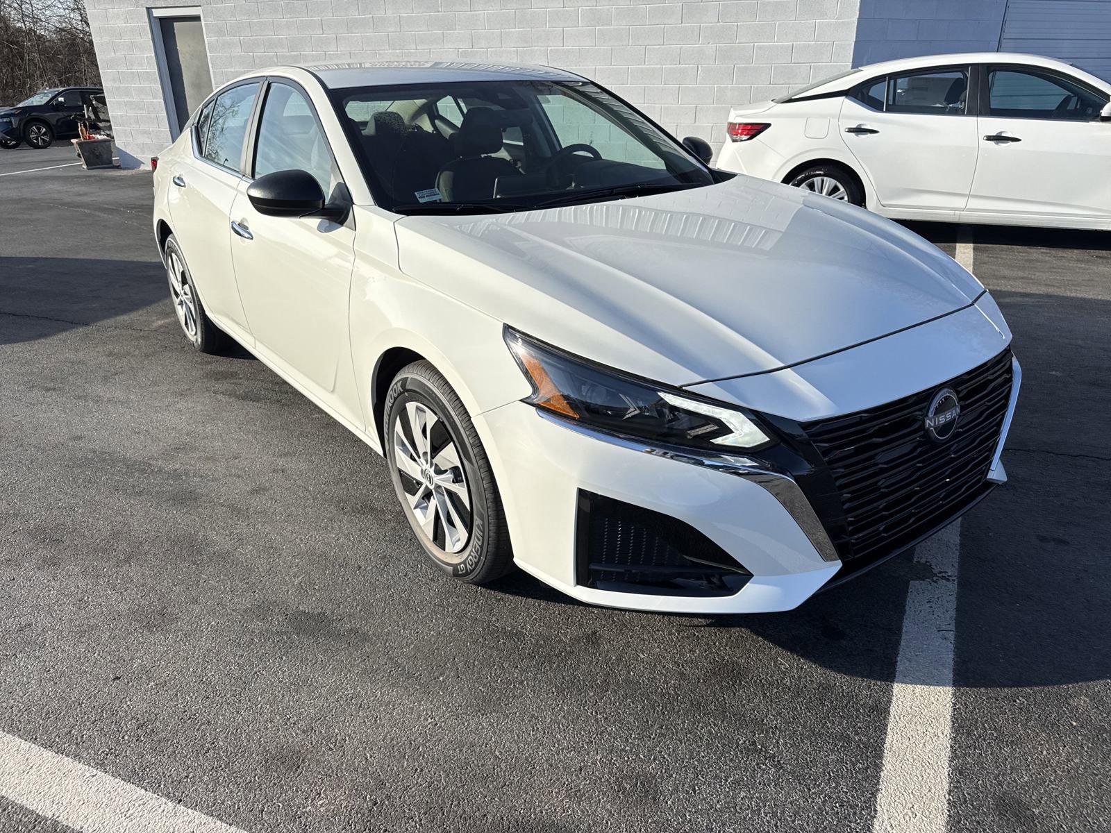 2025 Nissan Altima S photo 3