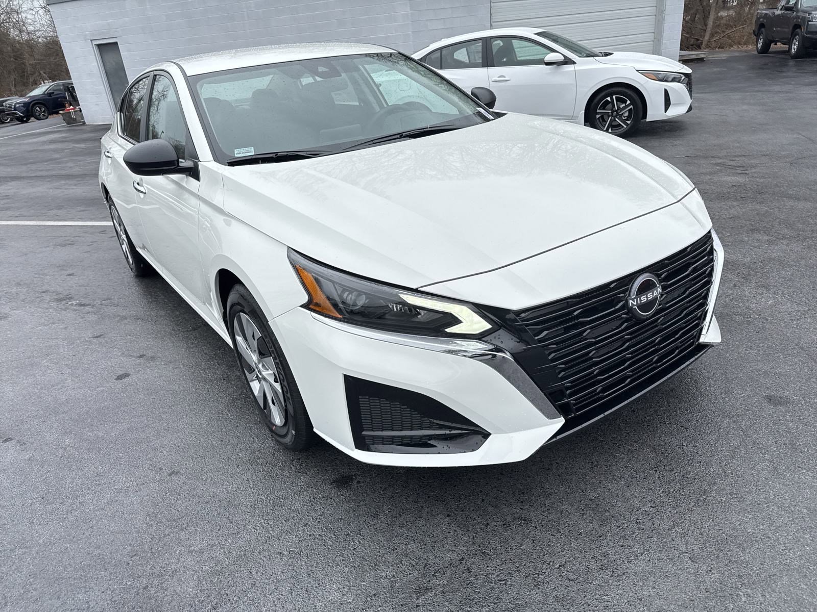 2025 Nissan Altima S photo 3