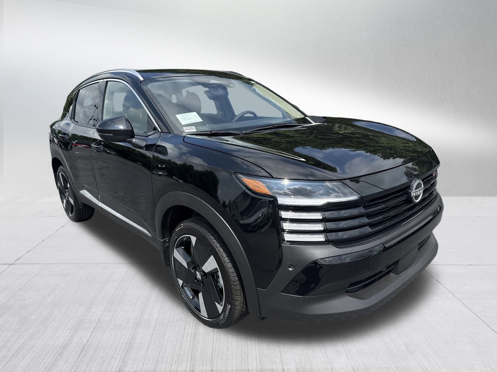 2025 Nissan Kicks SR photo 3