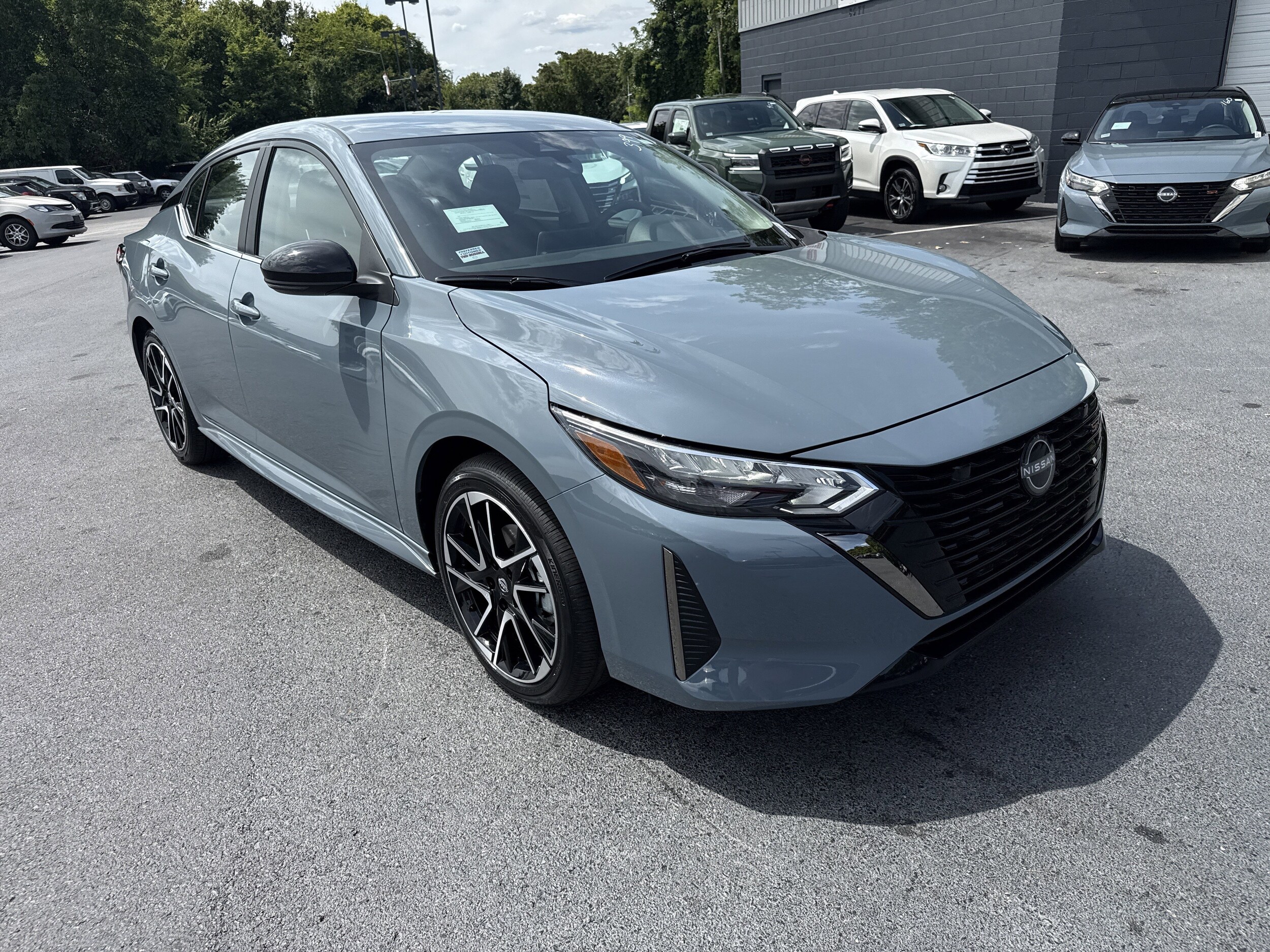 2025 Nissan Sentra SR photo 3