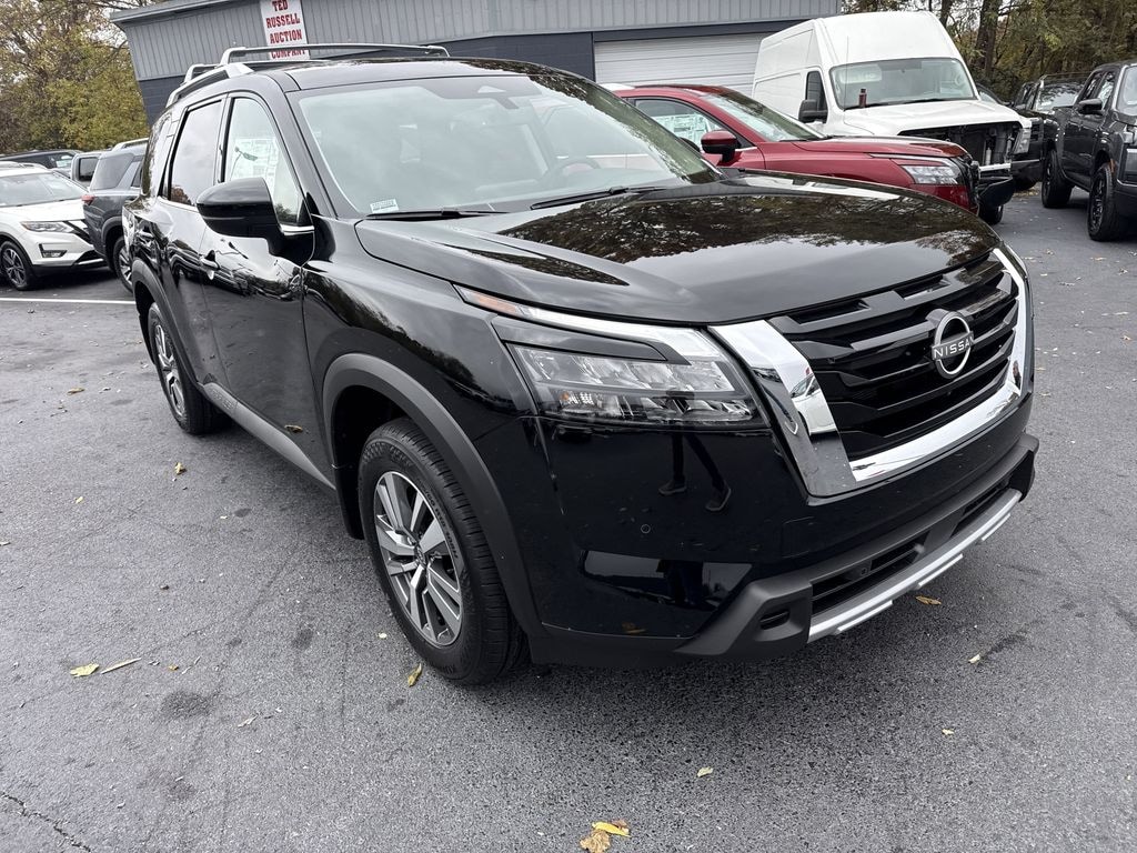 New 2025 Nissan Pathfinder SL SUV