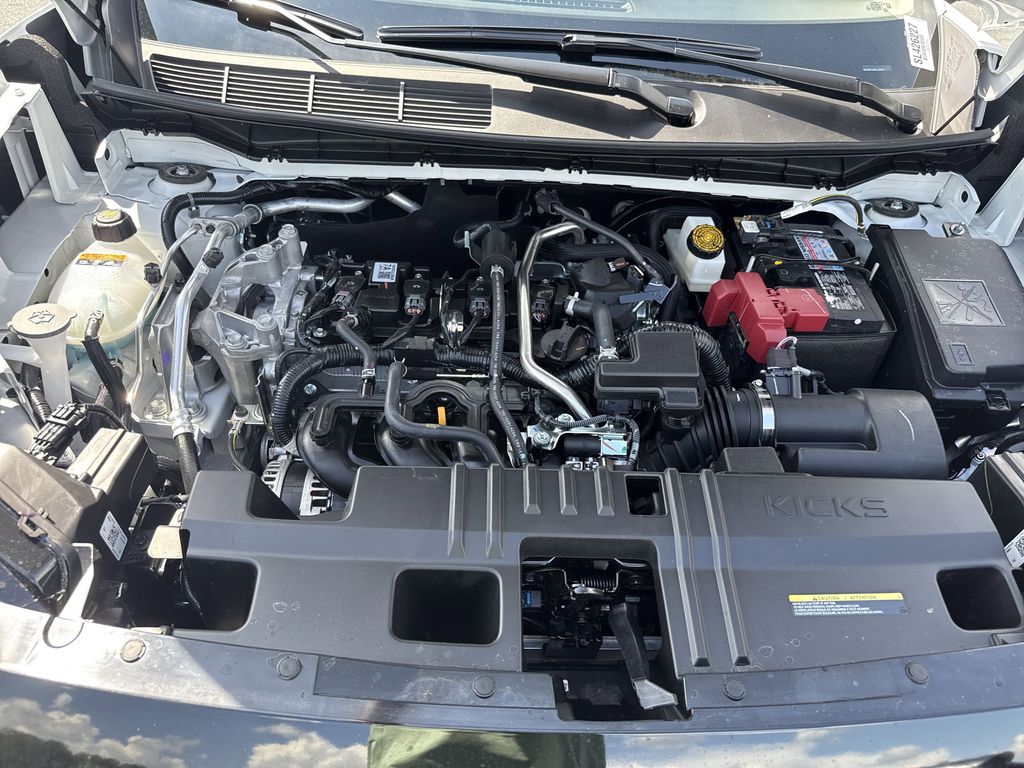 2025 Nissan Kicks SR - Photo 8