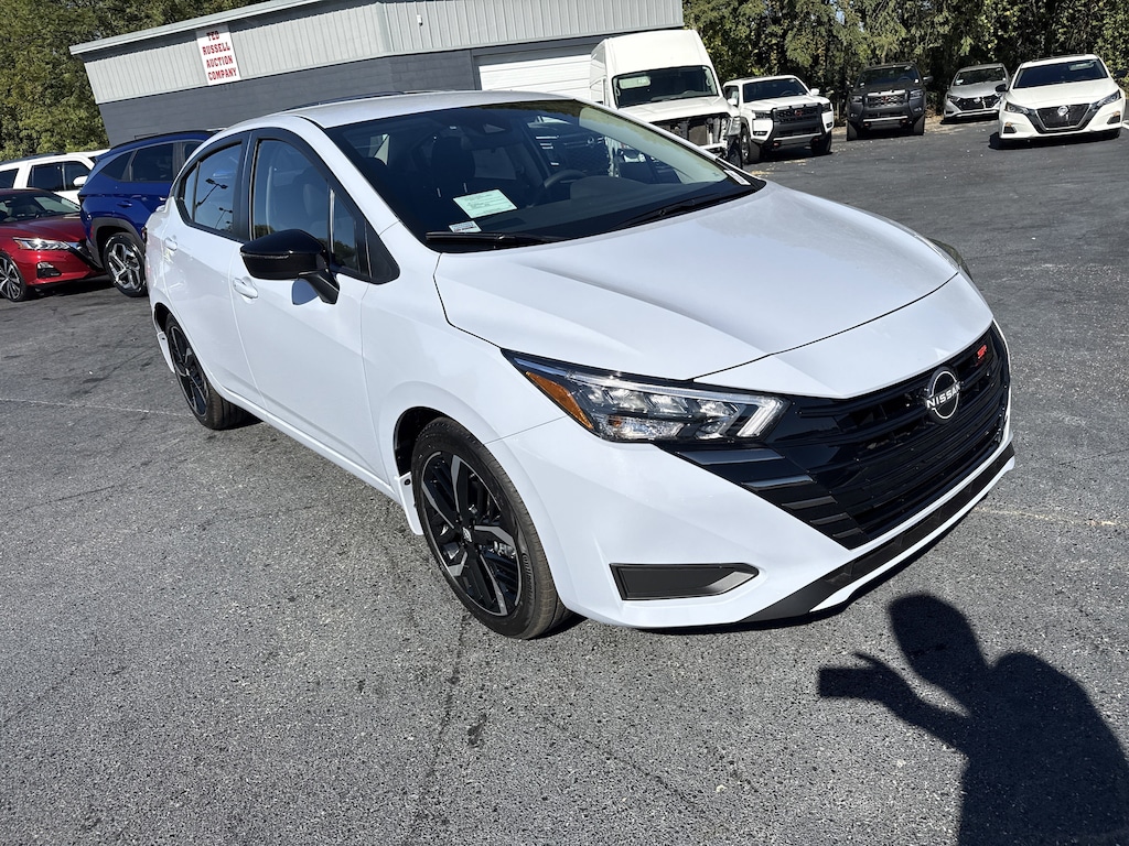 New 2025 Nissan Versa 1.6 SR Sedan