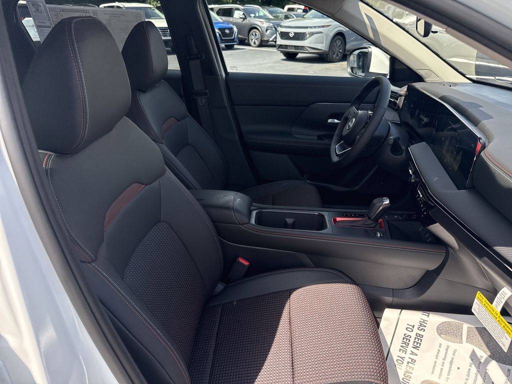 2025 Nissan Kicks SR - Photo 9