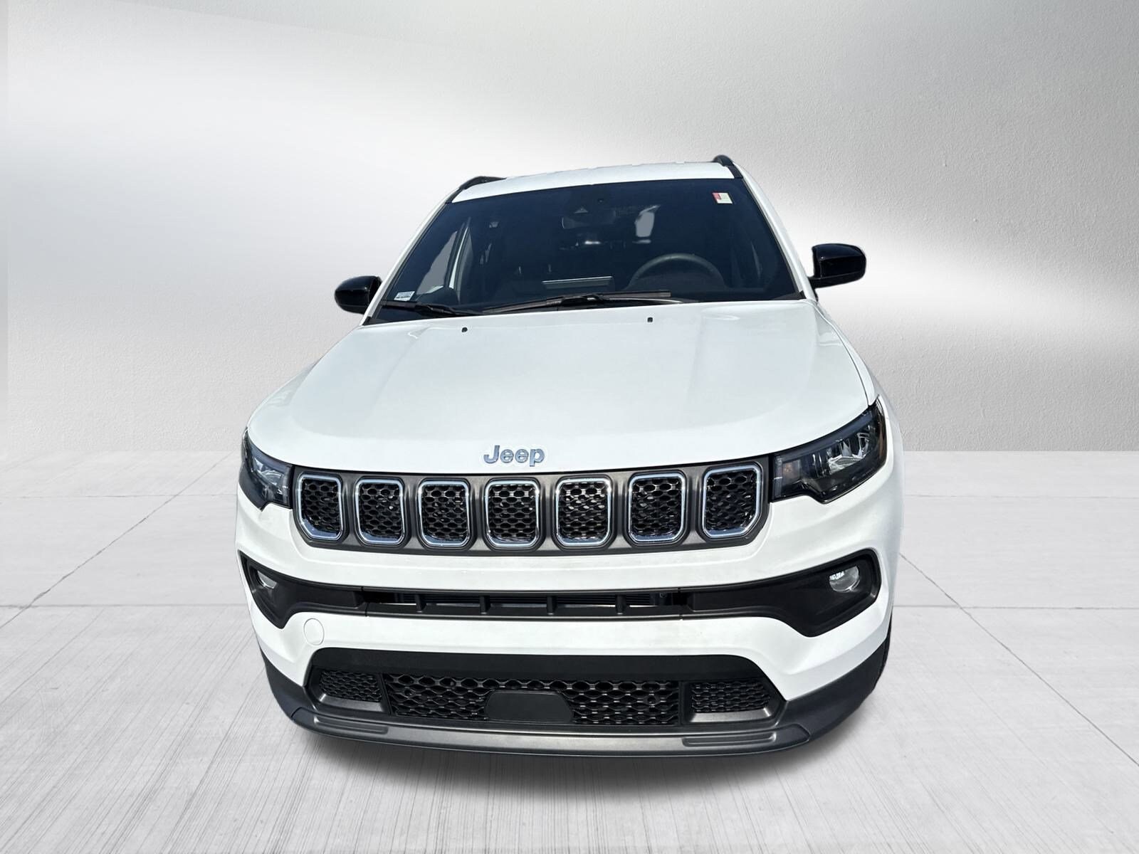 2024 Jeep Compass Latitude photo 2