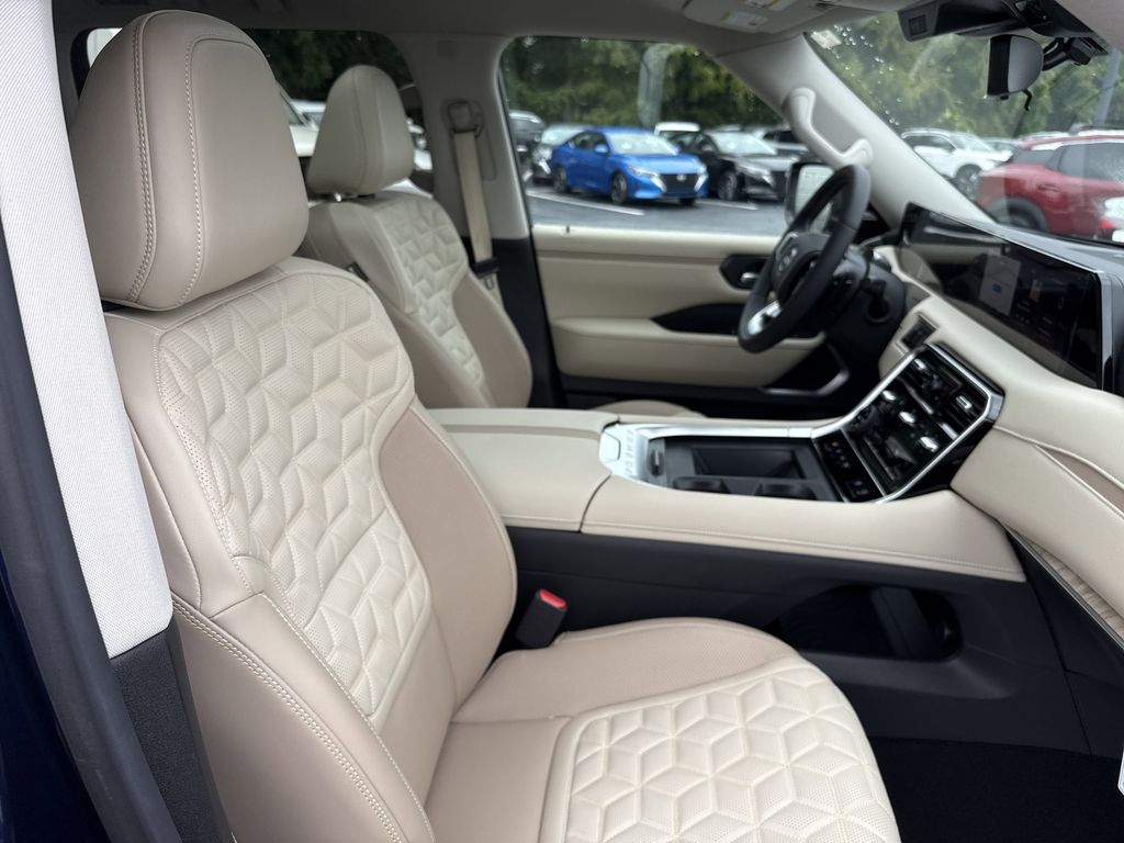2025 Nissan Armada Platinum Reserve - Photo 17
