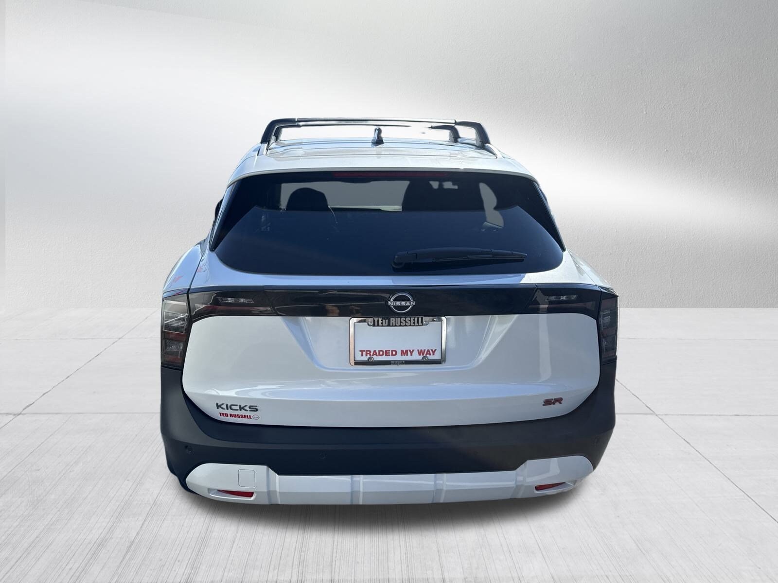 2026 Nissan Kicks SR photo 2