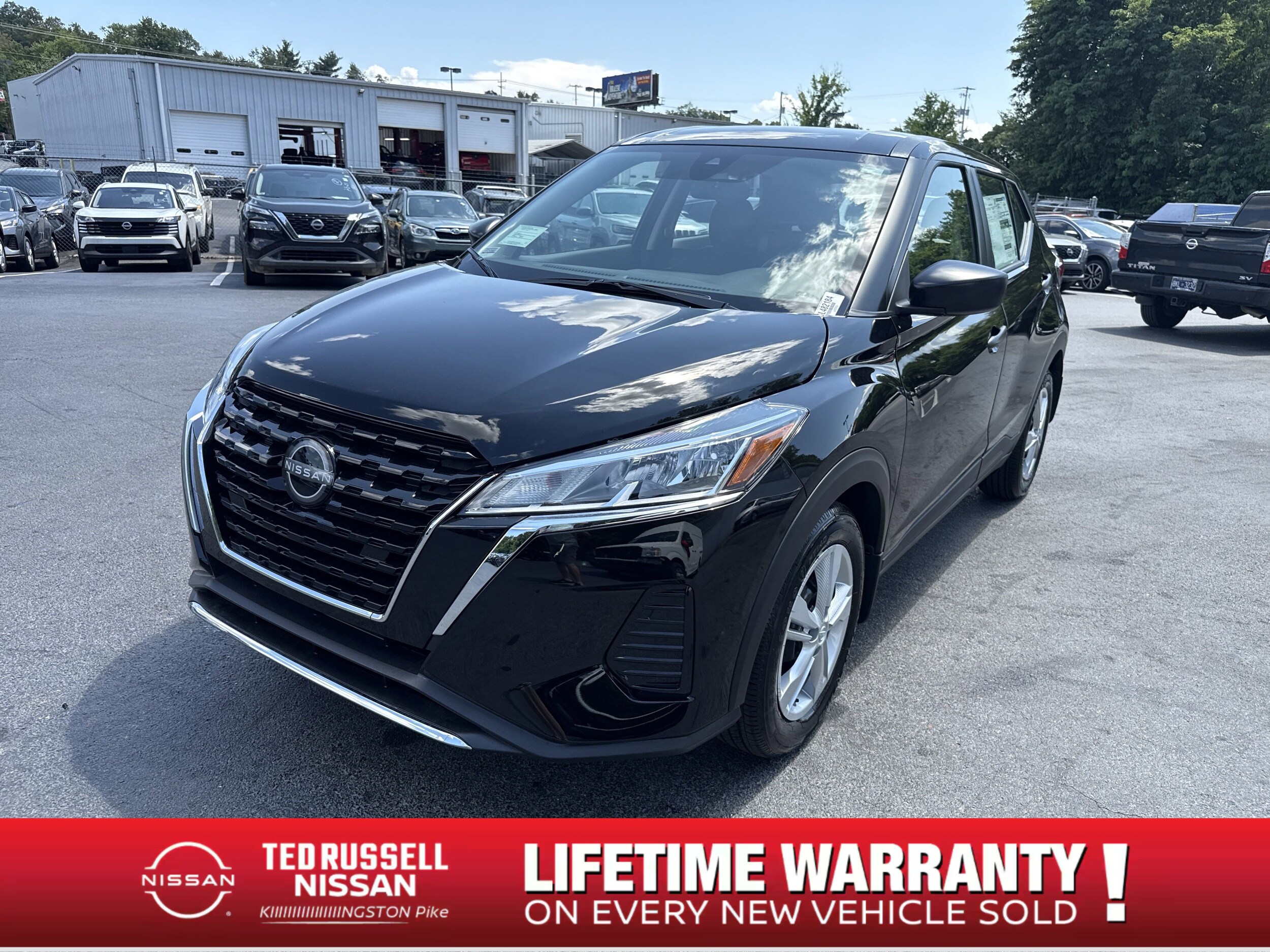 2025 Nissan KICKS PLAY Base