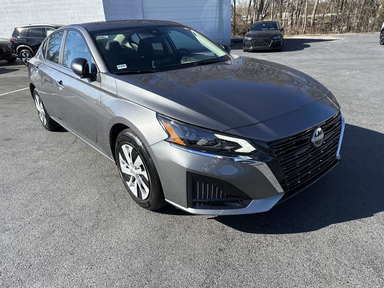 2025 Nissan Altima S photo 3